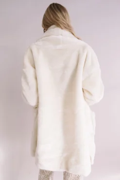Park Avenue Plush Coat In Cream 7 Park Avenue Plush Coat In Cream -Jacket and Coats Shop 1912096593000 2019122314211600 1e7c6425park avenue plush coat in cream