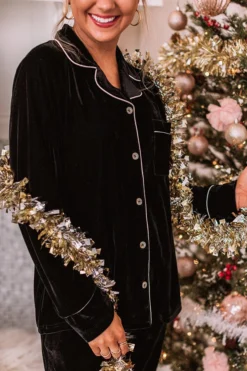 Lowkey Weekend Velvet Top In Black -Jacket and Coats Shop 2010275882000 2020112412291500 879be928newproduct