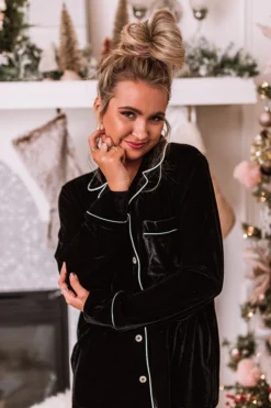 Lowkey Weekend Velvet Top In Black -Jacket and Coats Shop 2010275882000 2020112412291800 60b89f4dnewproduct