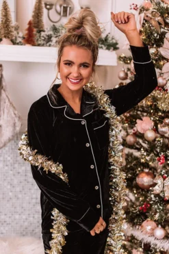 Lowkey Weekend Velvet Top In Black -Jacket and Coats Shop 2010275882000 2020112412291800 ec9d9fa2newproduct