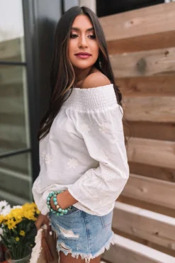 Hideaway Beach Embroidered Top 11 Hideaway Beach Embroidered Top -Jacket and Coats Shop 2103179412000 2021041307360600 5266da0ahideaway beach embroidered top