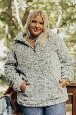 Fireside Crackle Sherpa Pullover In Olive Curves