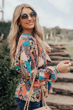 Take On The World Top -Jacket and Coats Shop 2108053019000 2021081711365100 1b4ff419take on the world top