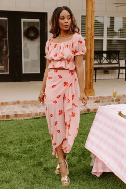 Stealing Hearts Floral Crop Top -Jacket and Coats Shop 2204226223000 2023030710200500 3dcd502dstealing hearts floral crop top