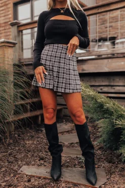 Lean Into Me Plaid Skirt In Black 11 Lean Into Me Plaid Skirt In Black -Jacket and Coats Shop 2208028502000 2022081815104700 41599dadlean into me plaid skirt in black