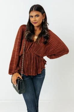 Cider So Sweet Pleated Top In Cinnamon