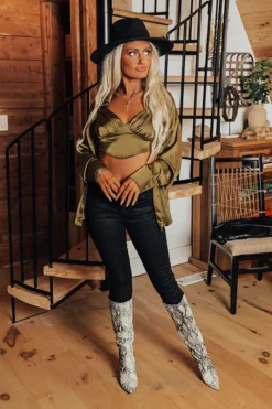 Incredible Love Crop Set 19 Incredible Love Crop Set -Jacket and Coats Shop 2209217236000 2022092913381200 8a277d92incredible love crop set