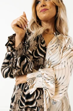 Moves To Make Satin Top Curves -Jacket and Coats Shop 2209306175000 2022101110493500 97c721b7moves to make satin top curves