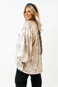 Moves To Make Satin Top Curves -Jacket and Coats Shop 2209306175000 2022101110493500 e7012290moves to make satin top curves