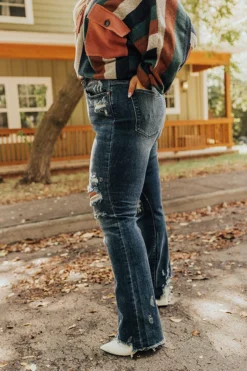 The Diana Midrise Distressed Jean Curves 15 The Diana Midrise Distressed Jean Curves -Jacket and Coats Shop 2210073368000 2022101910500100 6ce95828the diana midrise distressed jean curves