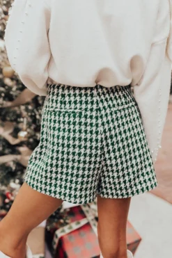 Queen Of Hearts Houndstooth Skort 9 Queen Of Hearts Houndstooth Skort -Jacket and Coats Shop 2211236428000 2022120512445500 ed8c2620queen of hearts houndstooth skort
