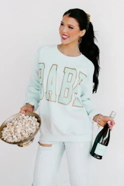 Call Me Babe Graphic Sweatshirt In Limpet Shell