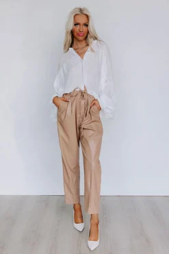 Weekend Trip Travels Shift Top In Ivory