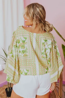 Honeysuckles Dreams Top Curves -Jacket and Coats Shop 2303247947000 2023040614143600 3d3bfd88honeysuckles dreams top curves