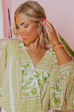 Honeysuckles Dreams Top Curves -Jacket and Coats Shop 2303247947000 2023040614143600 5d9a481dhoneysuckles dreams top curves