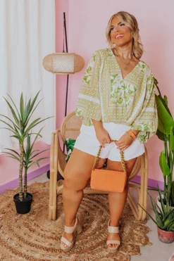 Honeysuckles Dreams Top Curves -Jacket and Coats Shop 2303247947000 2023040614143600 b6718805honeysuckles dreams top curves